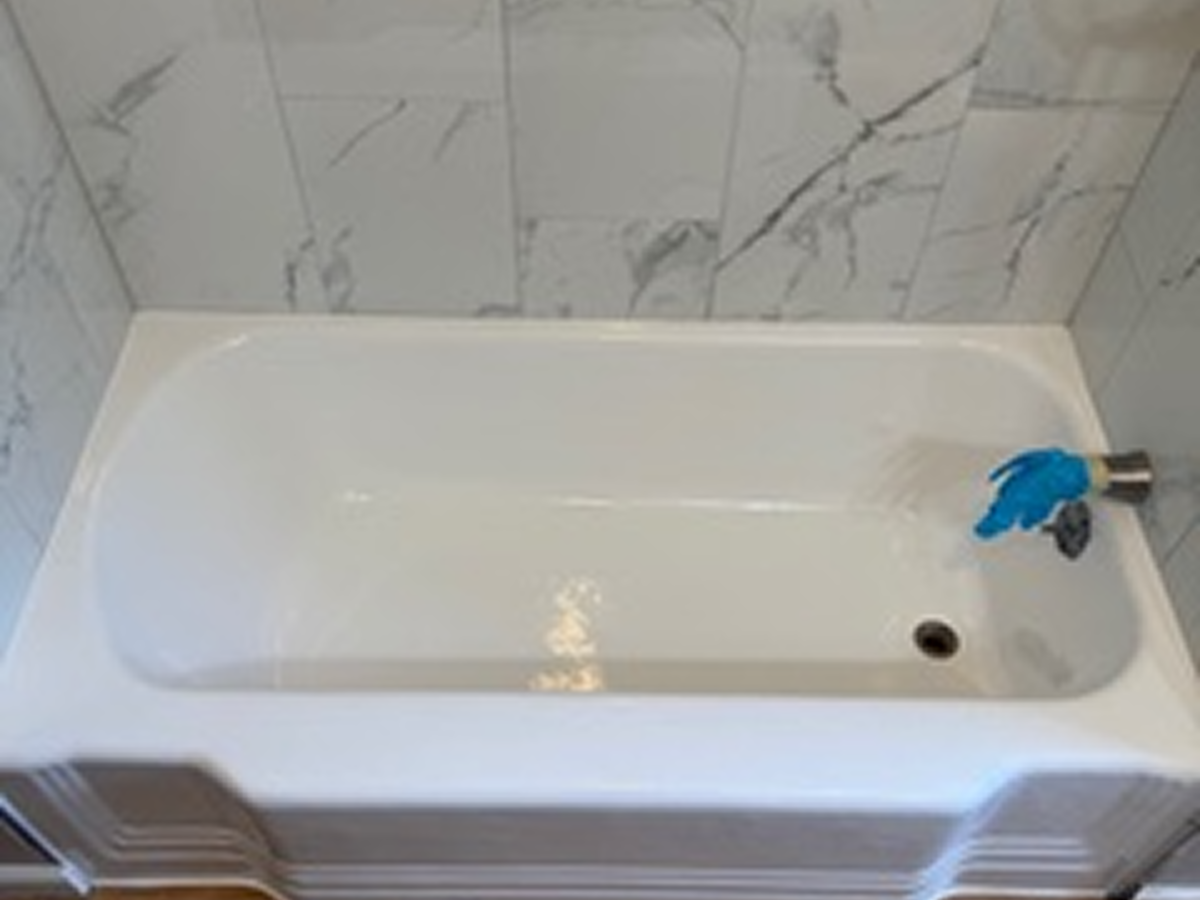 Professional bathtub refinishing glazing service being done by contractors